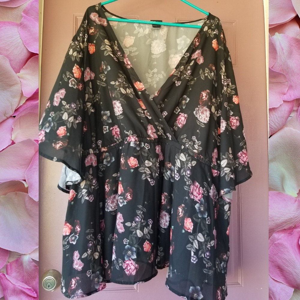 Torrid Black Floral Kimono Top Size 5 💗 NWOT